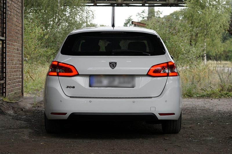 Gebraucht Peugeot 308 SW Access 131 PS (96 kW) 2014 Weiß Kombi