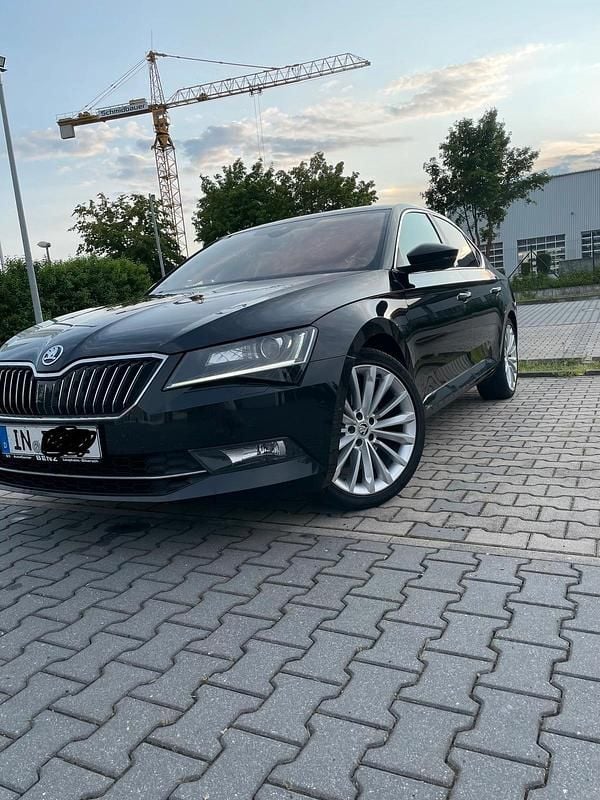 Gebraucht Skoda Superb 190 PS (139 kW) 2017 Schwarz Limousine