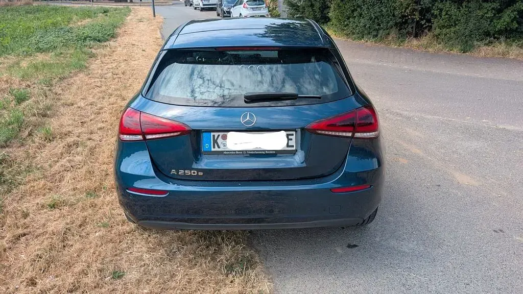 Gebraucht Mercedes A250 218 PS (160 kW) 2021 Blau Limousine