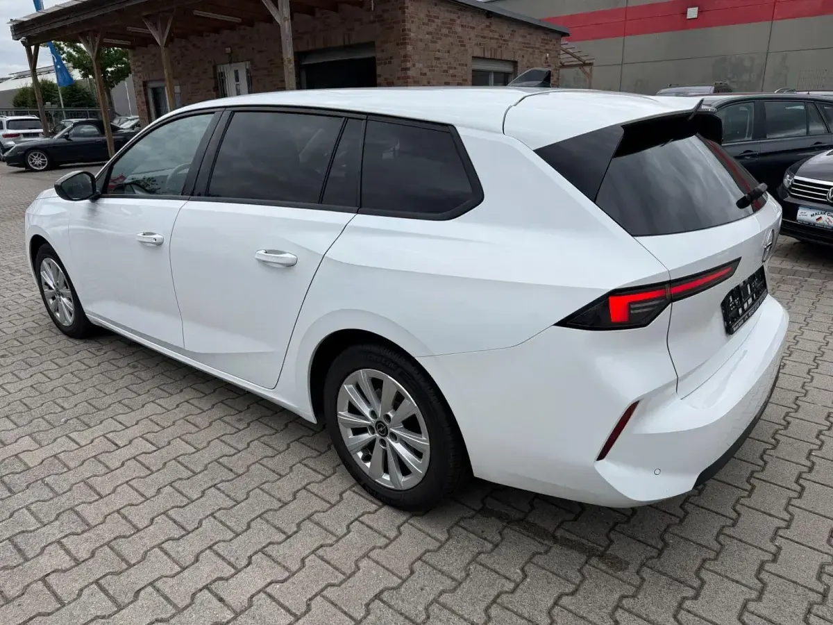 Gebraucht Opel Astra Business Edition 131 PS (96 kW) 2023 Weiß Kleinwagen