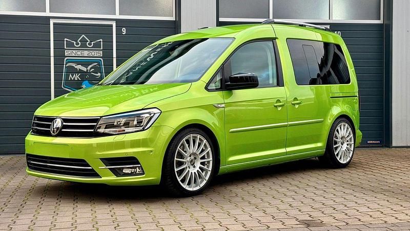 Second-hand VW Caddy R 131 CP (96 kW) 2020 Verde Monovolum