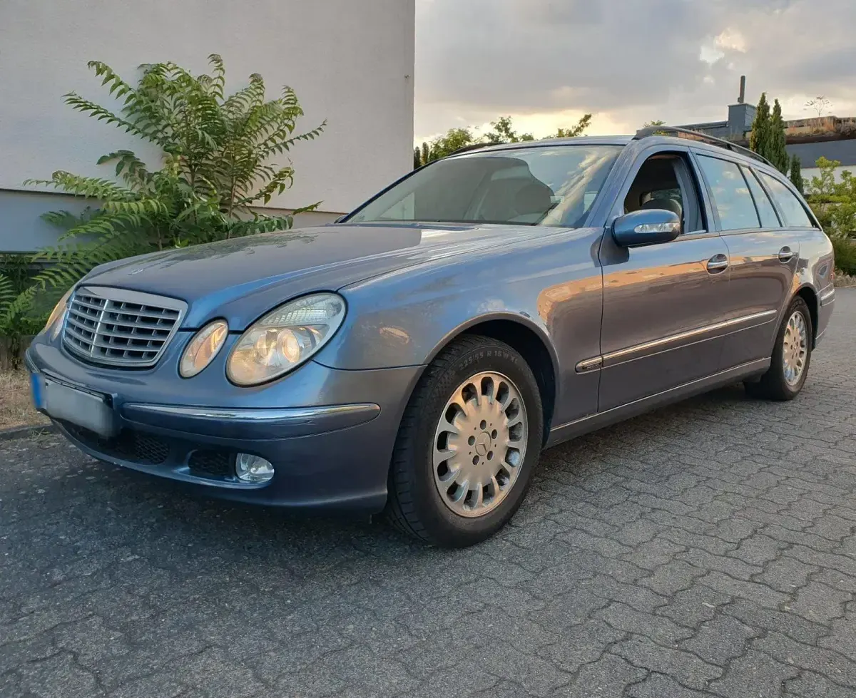 Gebraucht Mercedes E220 Elegance 150 PS (110 kW) 2003 Blau Kombi