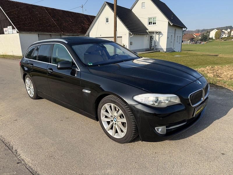 Gebraucht BMW 525 Sport Line 218 PS (160 kW) 2012 Schwarz Kombi