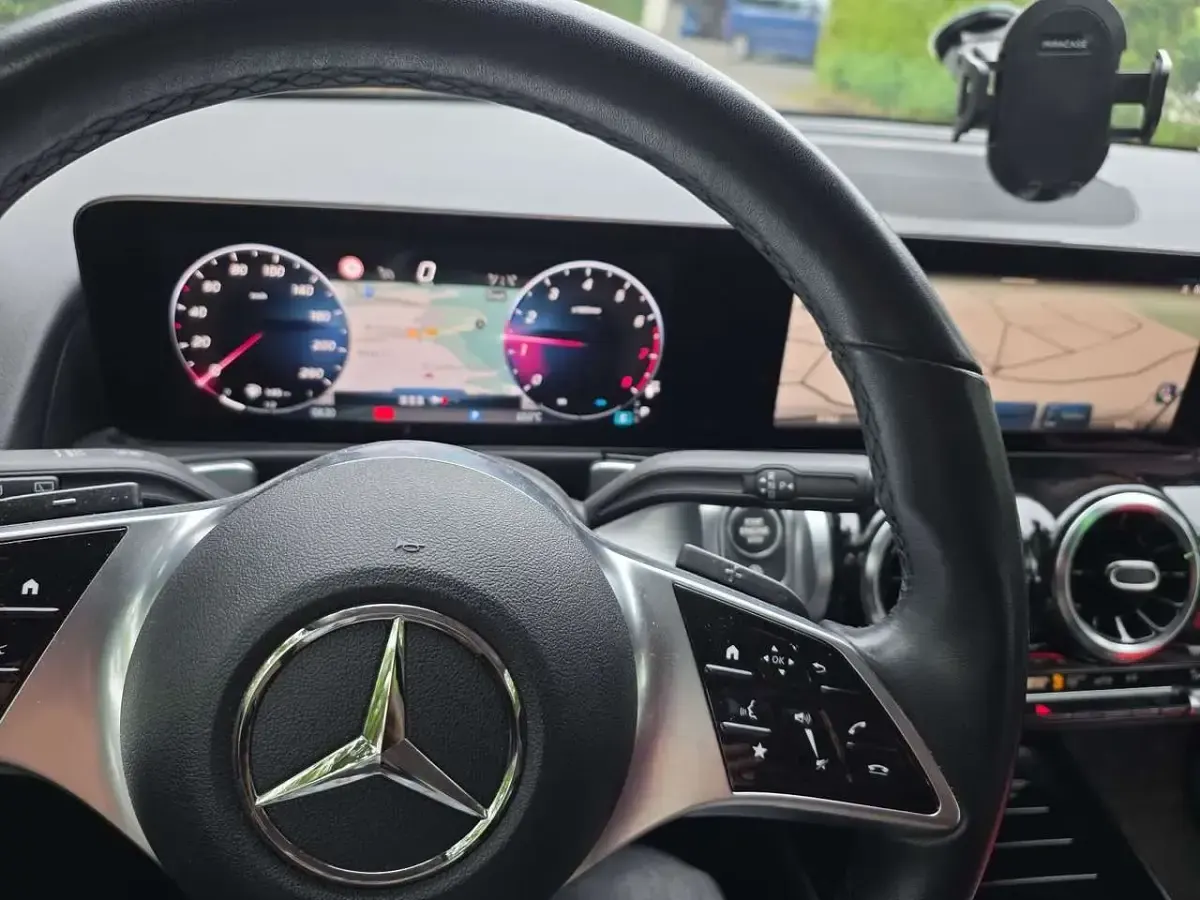 Gebraucht Mercedes GLB200 Advanced 163 PS (119 kW) 2024 SUV