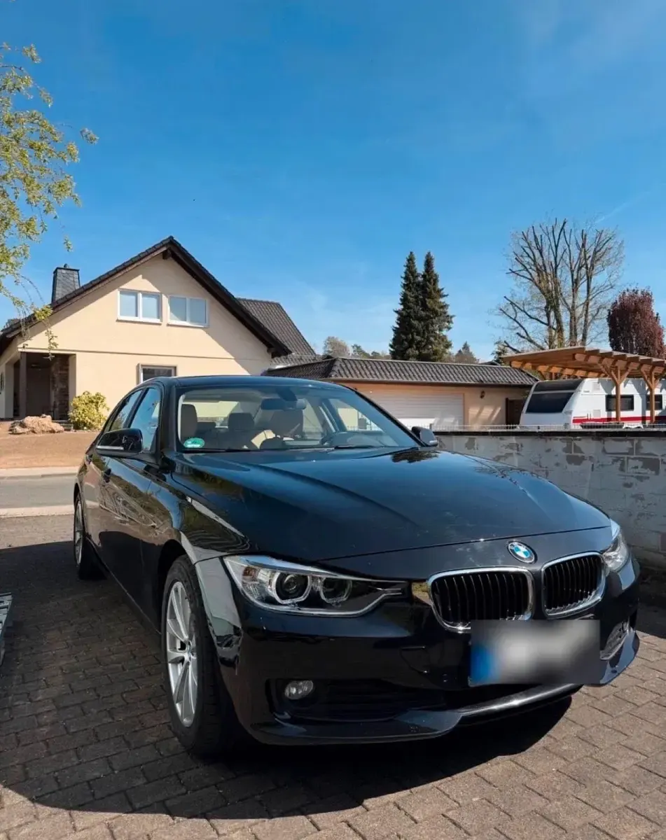 Gebraucht BMW 320 184 PS (135 kW) 2015 Schwarz Limousine
