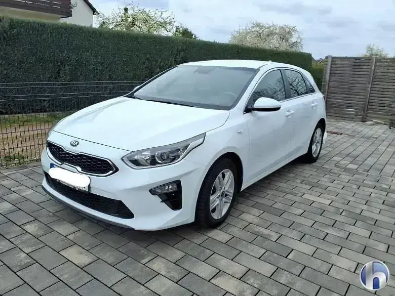 Gebraucht Kia Ceed Comfort 140 PS (102 kW) 2021 Cararraweiss Kleinwagen