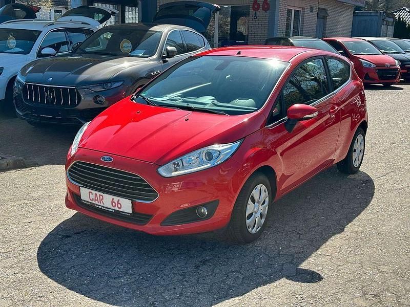 Gebraucht Ford Fiesta Titanium 101 PS (74 kW) 2013 Rot Kleinwagen