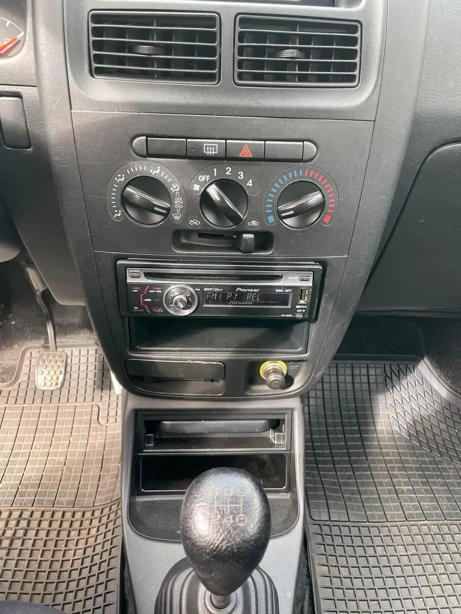 Gebraucht Daihatsu Cuore 58 PS (42 kW) 2006 Silber Kleinwagen