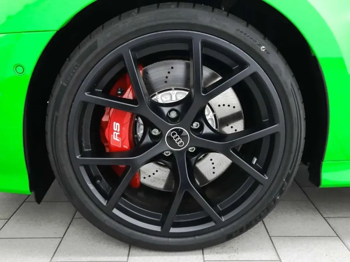 Neu Audi RS3 Sport 400 PS (294 kW) 2025 Gruen Limousine