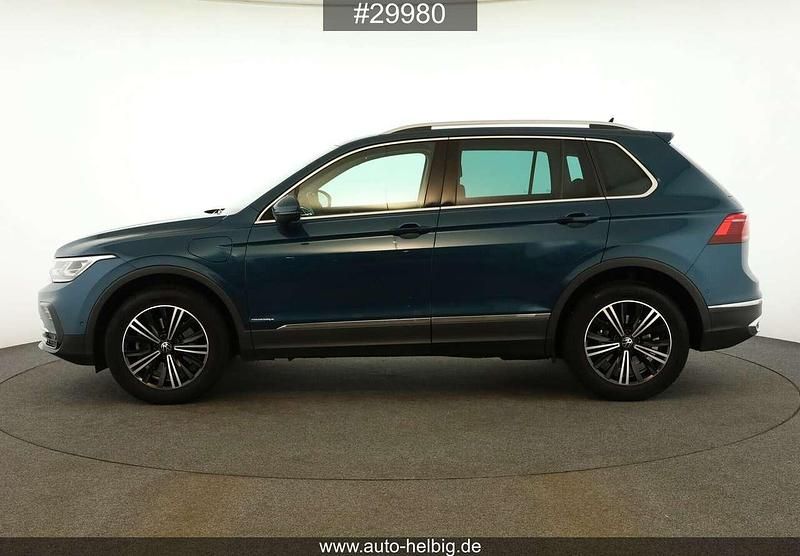 Gebraucht VW Tiguan Elegance 245 PS (180 kW) 2022 Nightshade blue metallic SUV