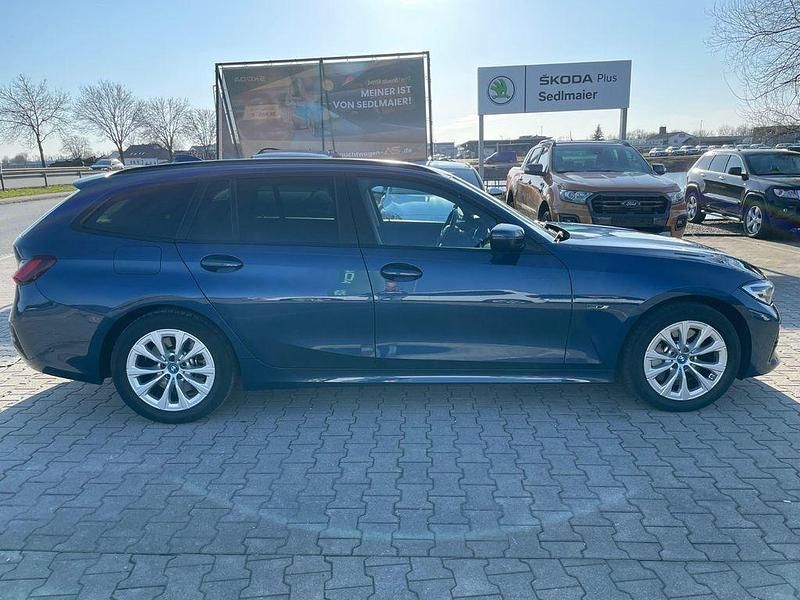 Gebraucht BMW 330e Advantage 292 PS (214 kW) 2021 Blau Kombi