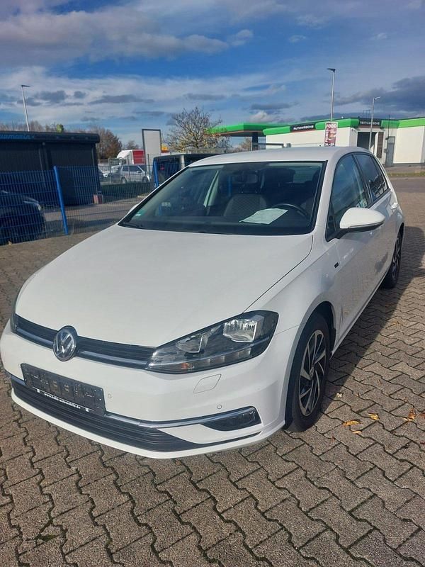 Weiß Gebraucht 2018 VW Golf VII Join Limousine | 12.499 € (Guter Preis) - Bild 1/4