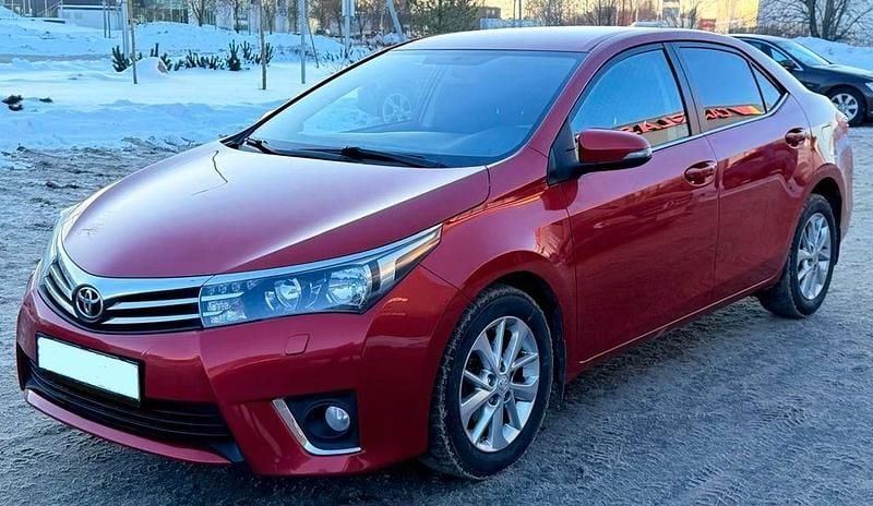 Gebraucht Toyota Corolla Multidrive S 132 PS (97 kW) 2014 Rot Limousine
