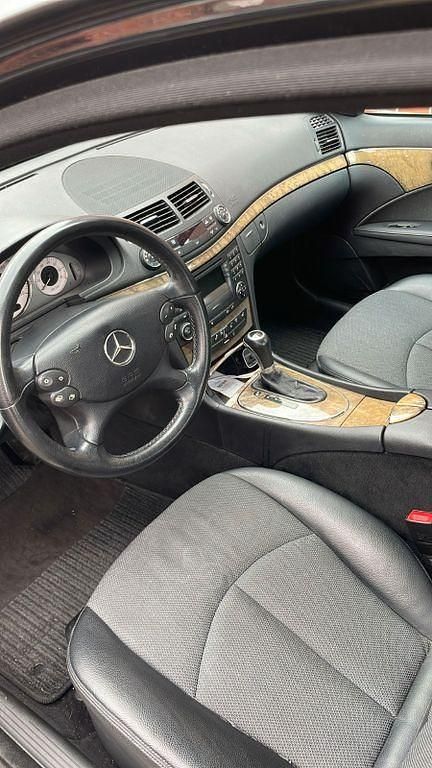 Schwarz Gebraucht 2008 Mercedes E200 Avantgarde Limousine | 6.499 € (Fairer Preis) - Bild 1/4
