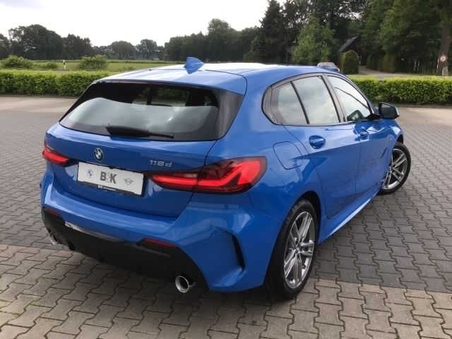 Gebraucht BMW 118 M Sport 150 PS (110 kW) 2021 Blau misano blau metallic Kleinwagen