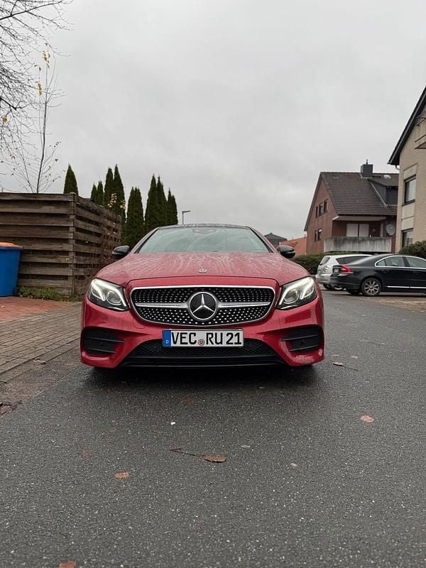 Rot Gebraucht 2017 Mercedes E220 Coupé | 26.999 € (Fairer Preis) - Bild 1/4