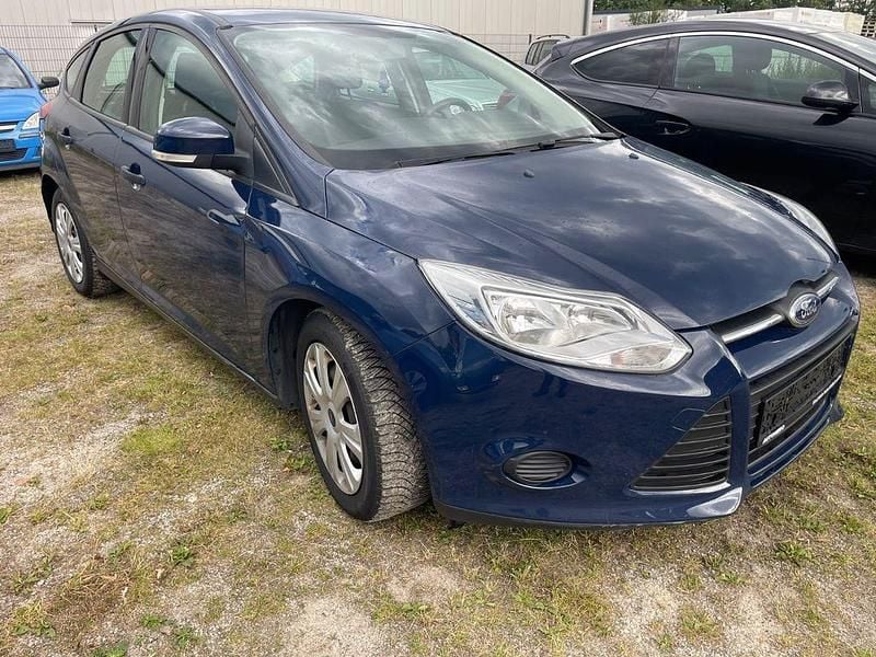 Gebraucht Ford Focus Ambiente 101 PS (74 kW) 2014 Blau Limousine