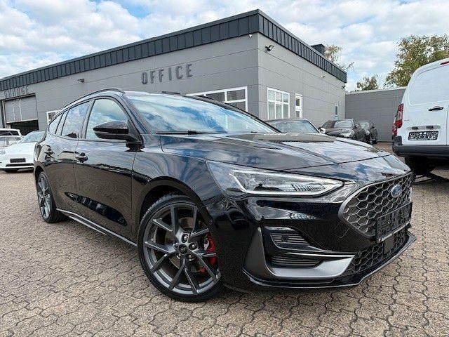 Schwarz Gebraucht 2022 Ford Focus Performance Edition Limousine | 27.790 € (Fairer Preis) - Bild 1/4