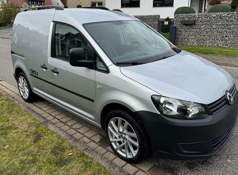 Silber Gebraucht 2012 VW Caddy Trendline Van / Kleinbus | 6.790 € (Guter Preis) - Bild 1/4