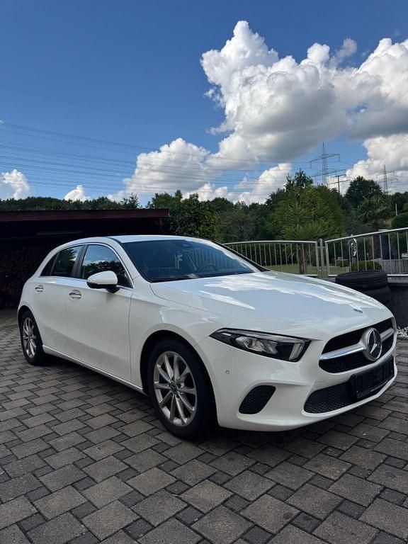 Weiß Gebraucht 2019 Mercedes A250 Limousine | 21.000 € (Superpreis) - Bild 1/4