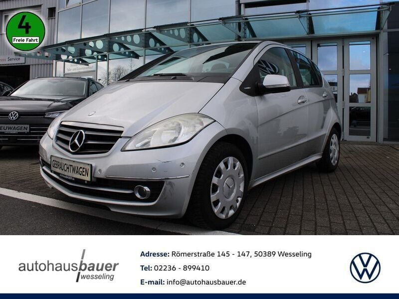 Silber Gebraucht 2009 Mercedes A180 Elegance Limousine | 6.980 € (Fairer Preis) - Bild 1/4