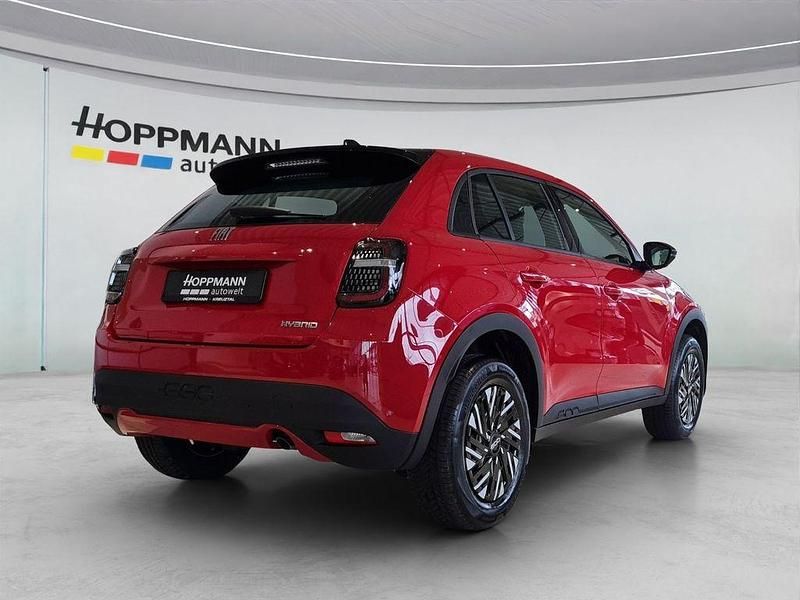 Neu Fiat 600 101 PS (74 kW) 2026 Passione rot SUV
