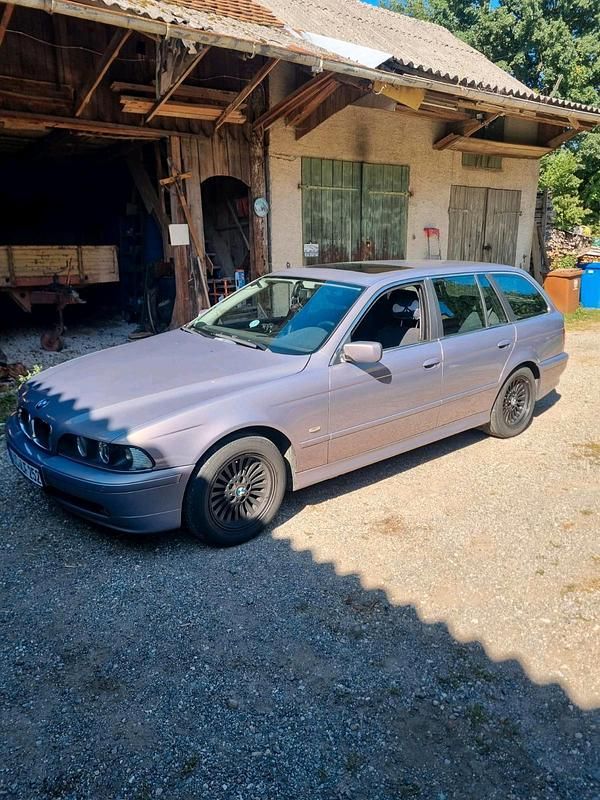Grau Gebraucht 2001 BMW 525 Kombi | 3.200 € (Fairer Preis) - Bild 1/4