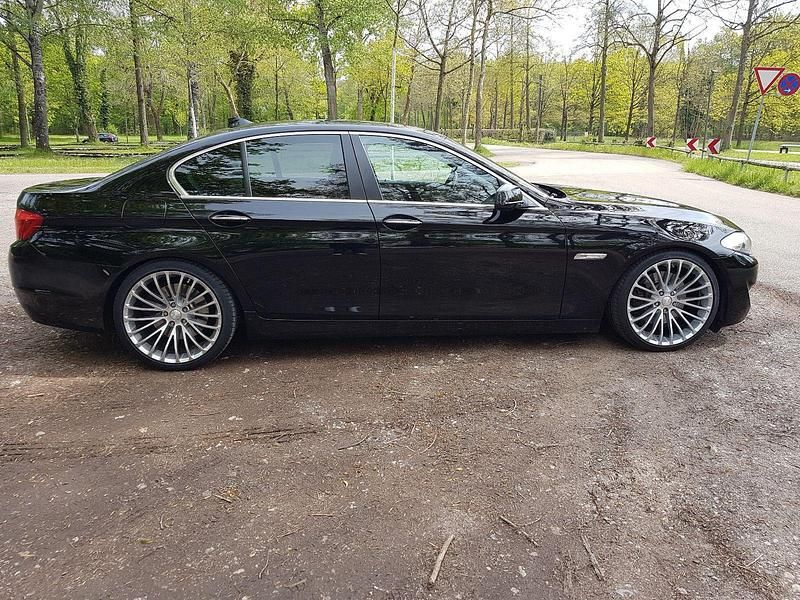 Gebraucht BMW 530 258 PS (189 kW) 2012 Schwarz Limousine