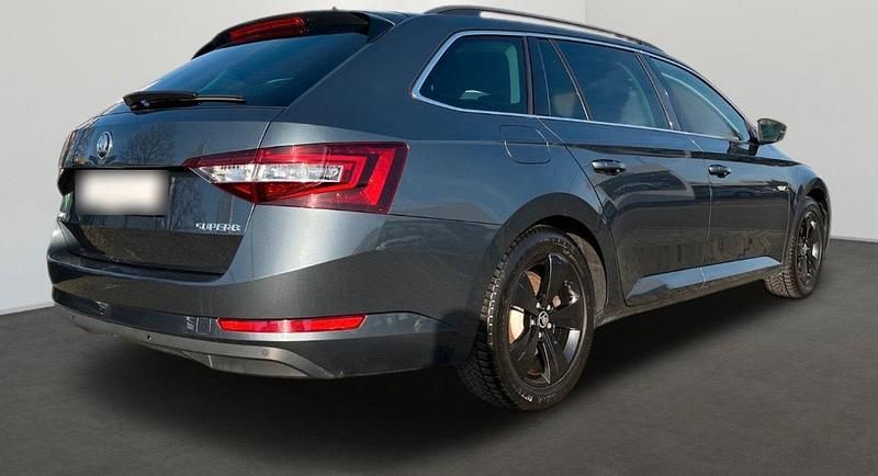 Gebraucht Skoda Superb 150 PS (110 kW) 2015 Grau Kombi