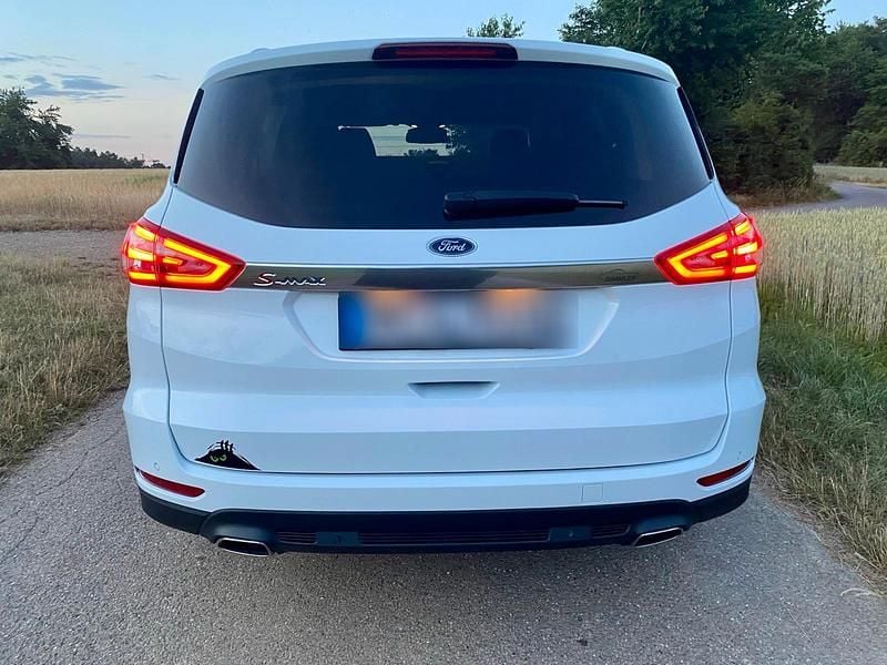 Weiß Gebraucht 2017 Ford S-MAX Titanium Van / Kleinbus | 14.000 € (Fairer Preis) - Bild 1/4