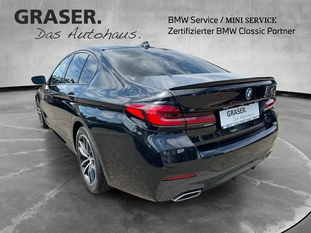 Gebraucht BMW 520 Shadowline 201 PS (147 kW) 2021 Saphirschwarz metallic Limousine
