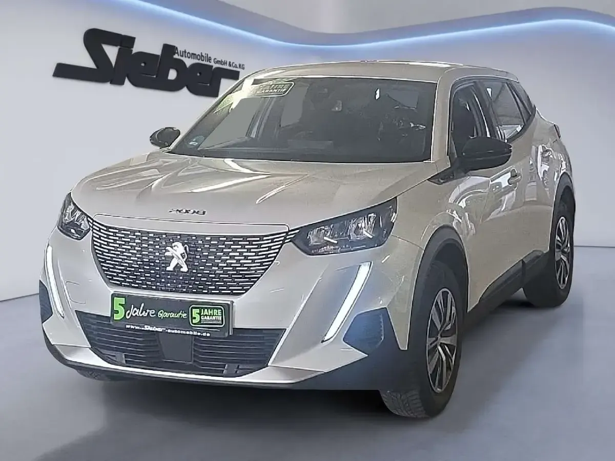 Gebraucht Peugeot e-2008 Active 100 kW (136 PS) 2023 Weiß SUV