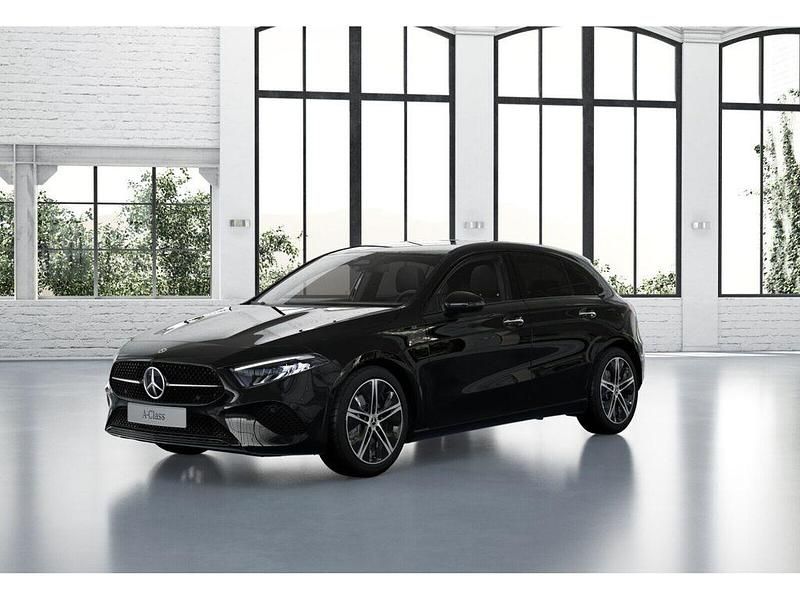 Neu Mercedes A200 Night 163 PS (119 kW) 2025 Schwarz Limousine