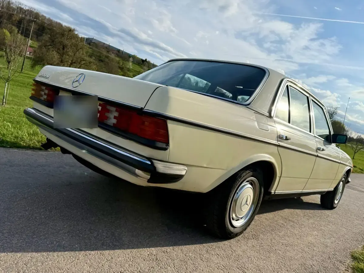 Gebraucht Mercedes 300 88 PS (64 kW) 1981 Beige Limousine