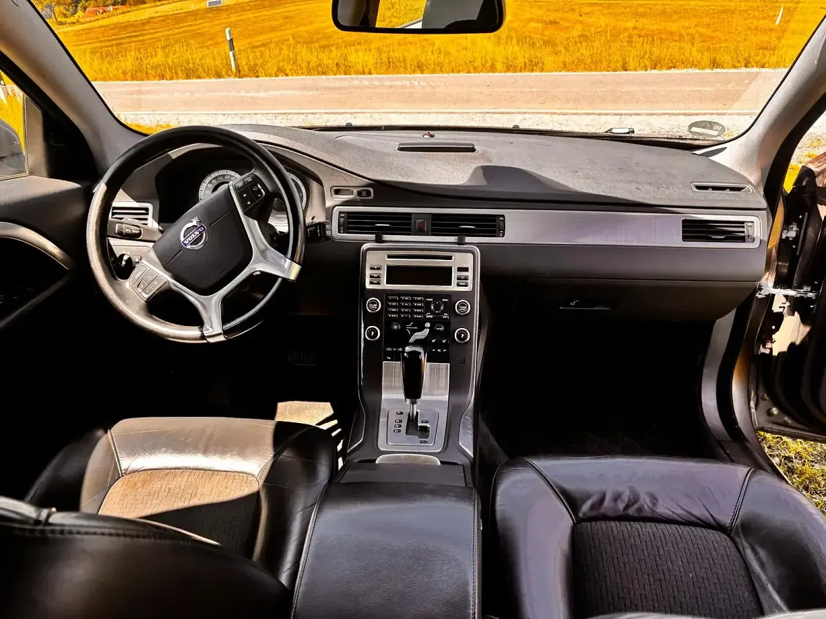 Gebraucht Volvo V70 205 PS (150 kW) 2010 Andere farben Kombi