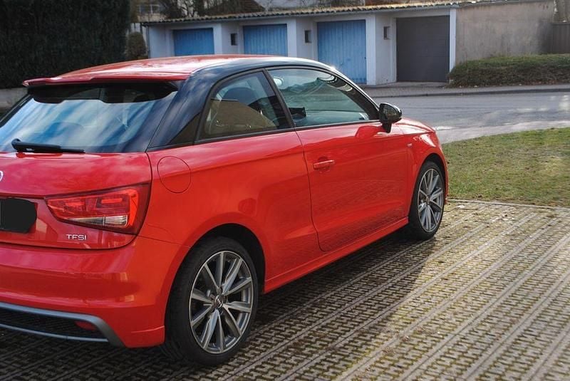 Gebraucht Audi A1 Admired 86 PS (63 kW) 2013 Rot Kleinwagen