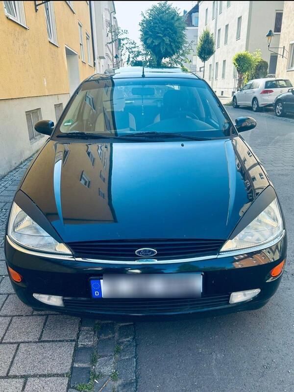 Schwarz Gebraucht 2000 Ford Focus Limousine | 600 € (Guter Preis) - Bild 1/4