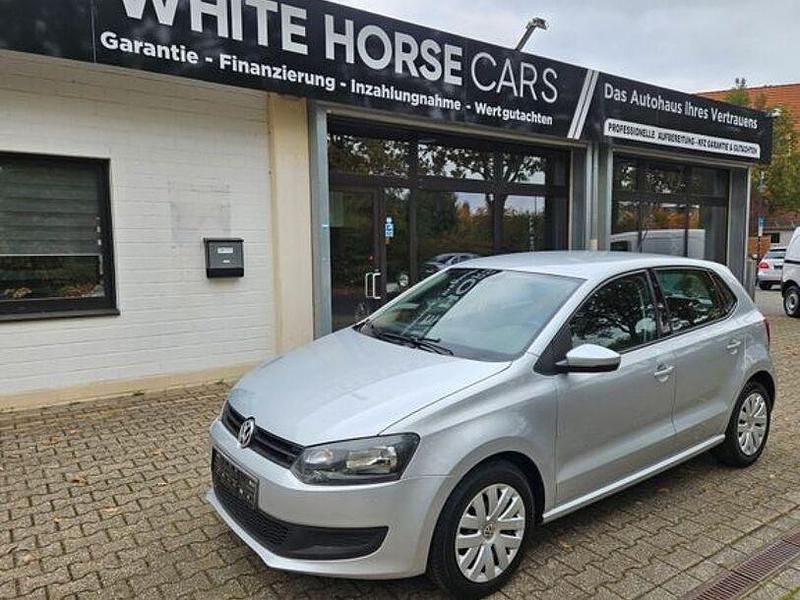 Silber Gebraucht 2011 VW Polo Trendline Limousine | 5.198 € (Fairer Preis) - Bild 1/4