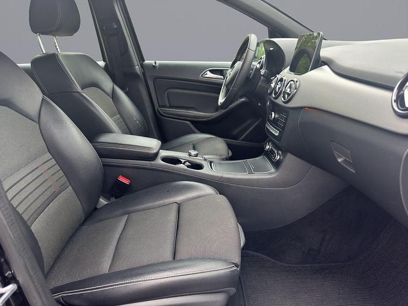 Gebraucht Mercedes B200 Business 156 PS (114 kW) 2018 Schwarz Van / Kleinbus