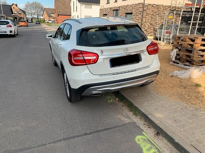 Gebraucht Mercedes GLA200 156 PS (114 kW) 2016 Weiß SUV