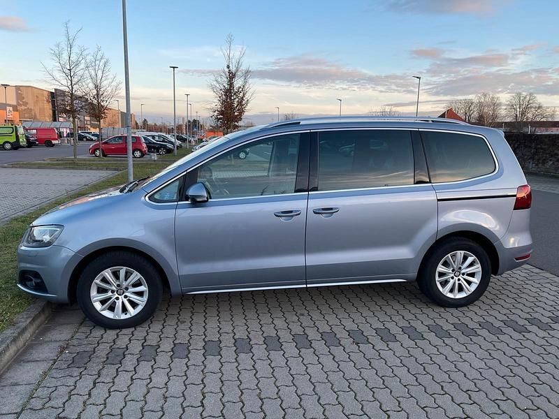 Grau Gebraucht 2016 Seat Alhambra Van / Kleinbus | 12.000 € (Etwas zu teuer) - Bild 1/4