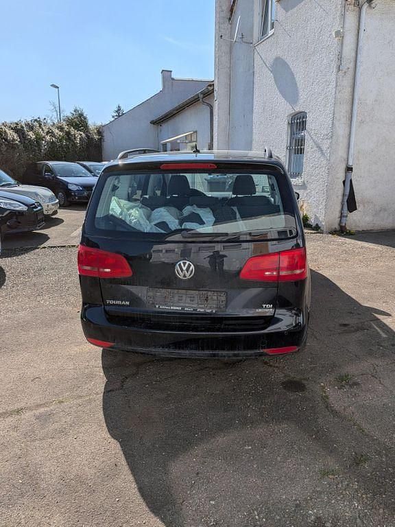 Gebraucht VW Touran Trendline 105 PS (77 kW) 2013 Schwarz Van / Kleinbus