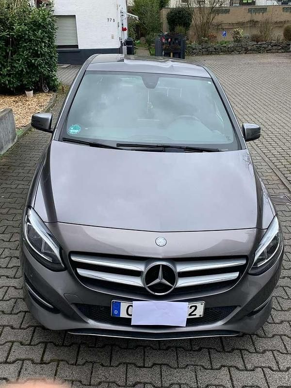 Gebraucht Mercedes B200 156 PS (114 kW) 2017 Silber Van / Kleinbus