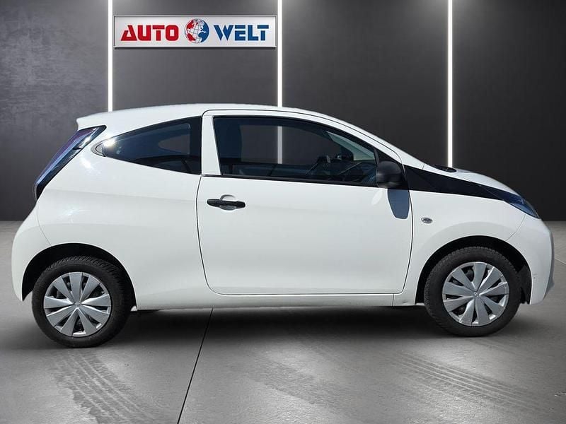 Gebraucht Toyota Aygo 69 PS (50 kW) 2015 Weiß Kleinwagen