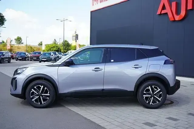 Neu Peugeot 2008 101 PS (74 kW) 2026 Grau SUV