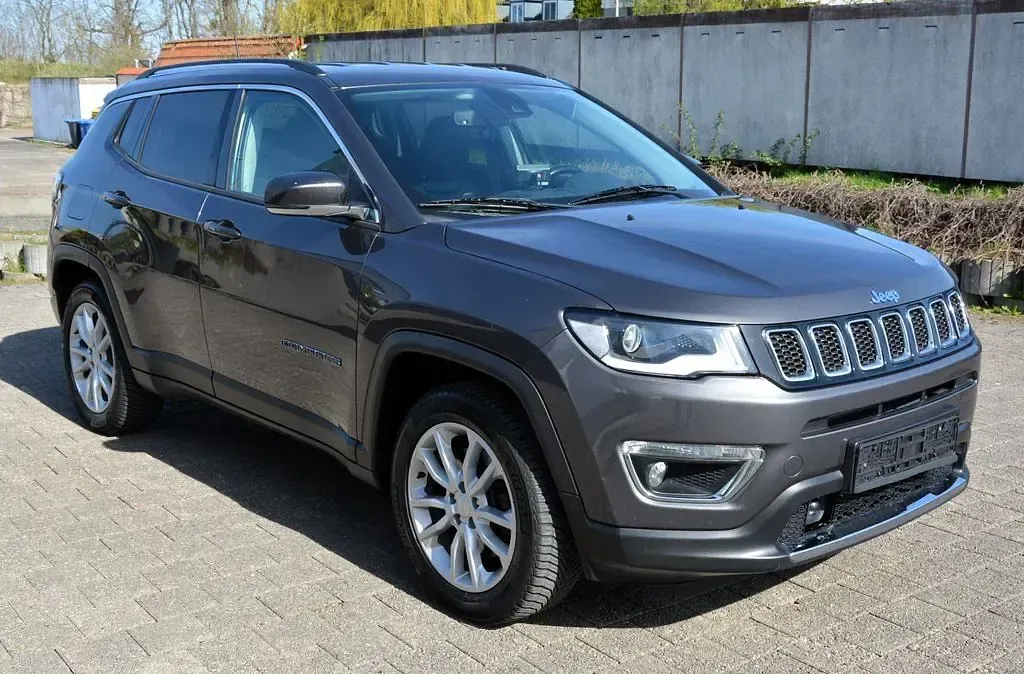 Gebraucht Jeep Compass Limited 190 PS (139 kW) 2021 Grau SUV