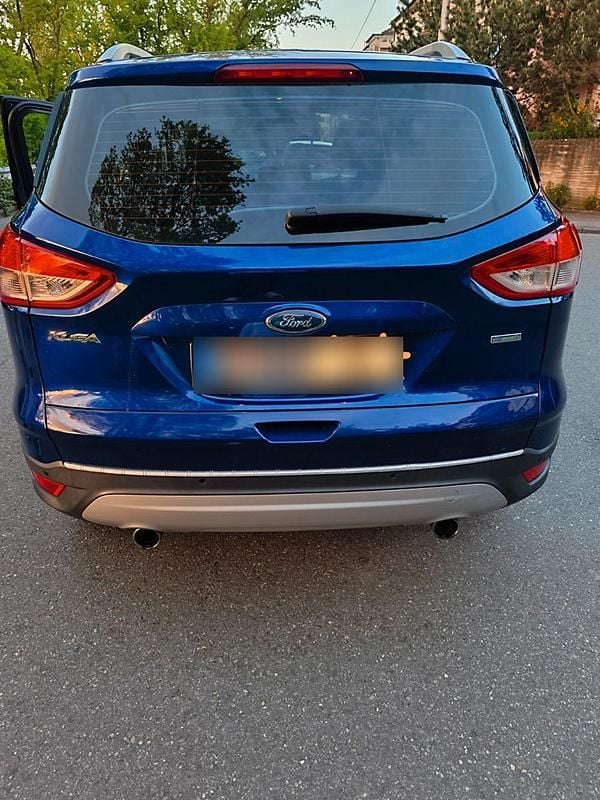 Usado Ford Kuga SYNC Edition 150 HP (110 kW) 2016 Azul SUV
