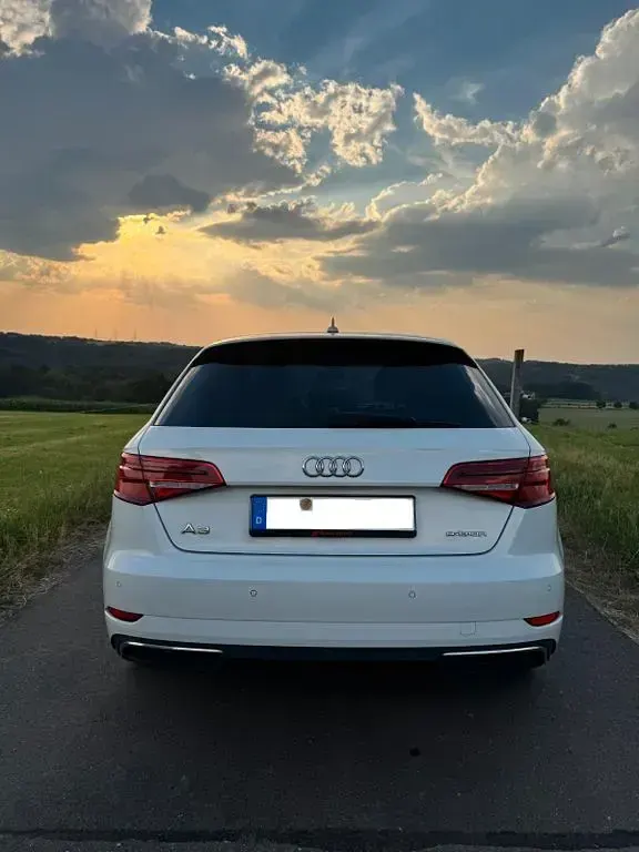 Gebraucht Audi A3 Sportback e-tron Sport 204 PS (150 kW) 2017 Weiß Kleinwagen