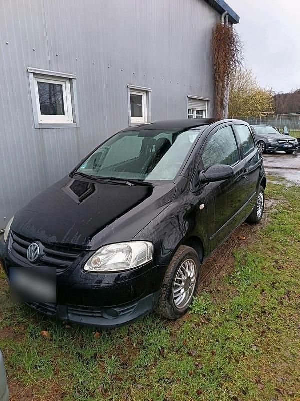 Second-hand VW Fox 54 CP (39 kW) 2005 Negru Hatchback
