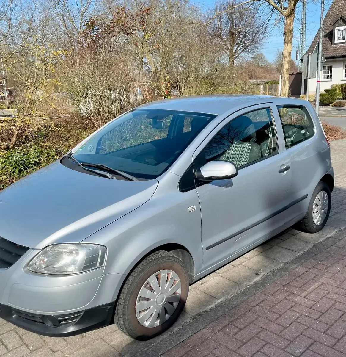 Używany VW Fox 55 KM (40 kW) 2005 Srebrny Hatchback